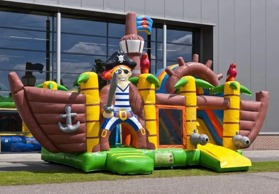 Elli-world funpark, Hüpfburg, Piratenschiff