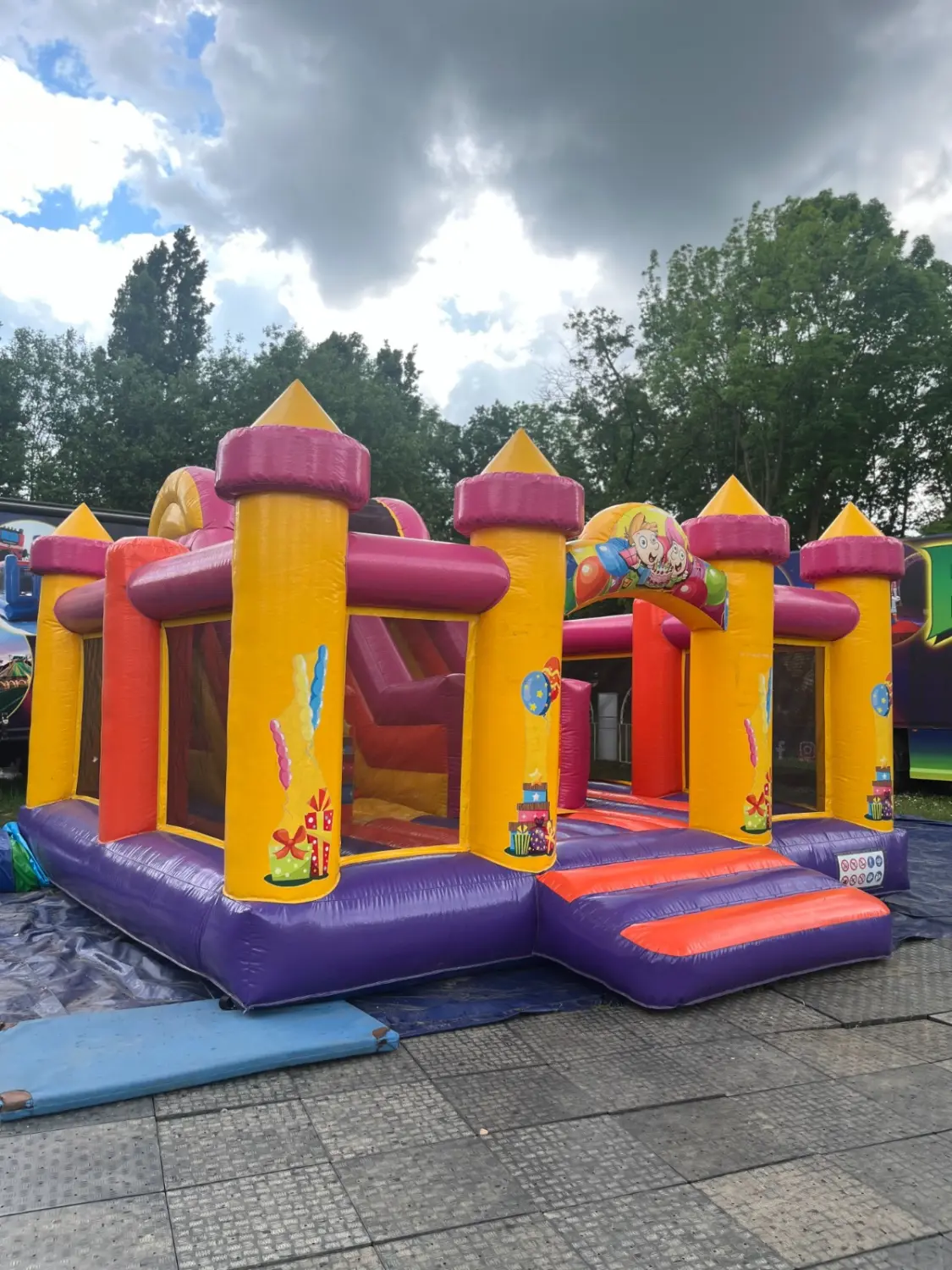 Elli-world funpark, Hüpfburg, Zug